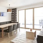 Mountain Life アパート カップル